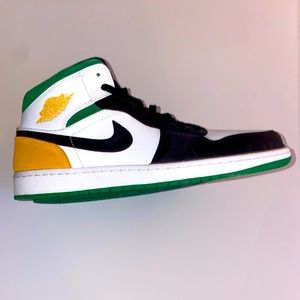 Jordan 1 Mid
Oakland